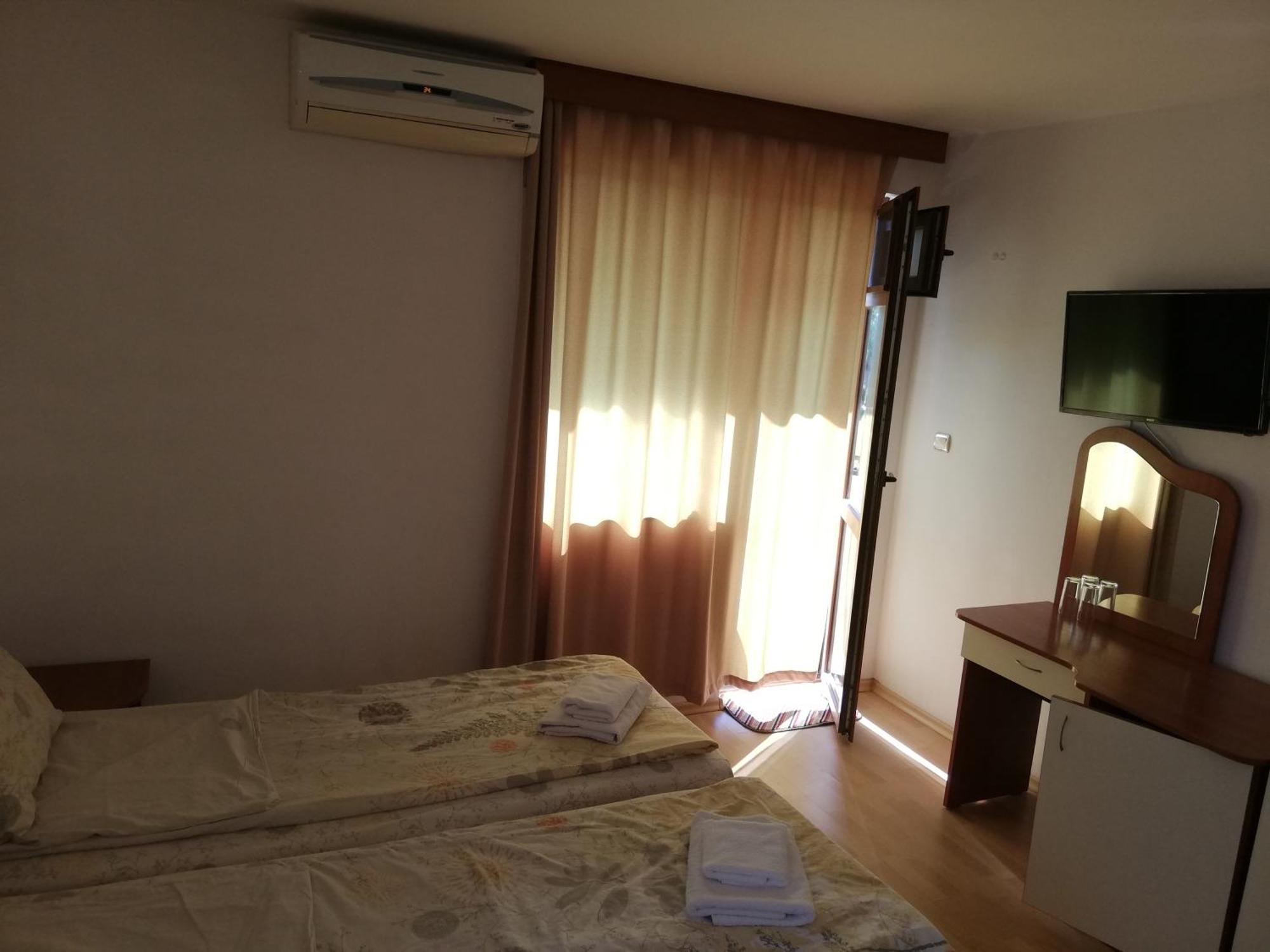 Hotel Strinava Primorsko Esterno foto