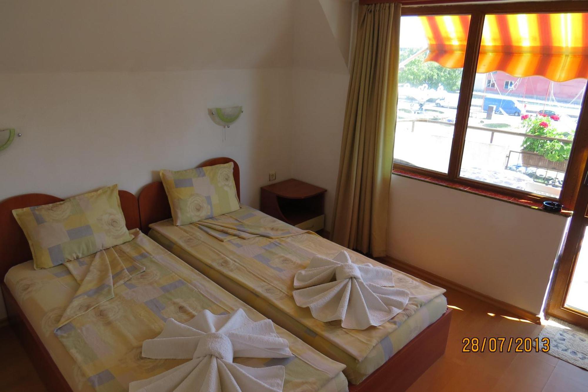 Hotel Strinava Primorsko Esterno foto